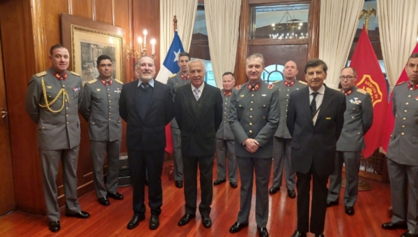 Avanzada Valdivia realiza visita a III División del Ejército