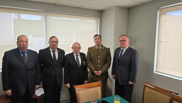 Destacamento Aconcagua de Cien Águilas se reúne con autoridades provinciales en conmemoración del aniversario de Carabineros