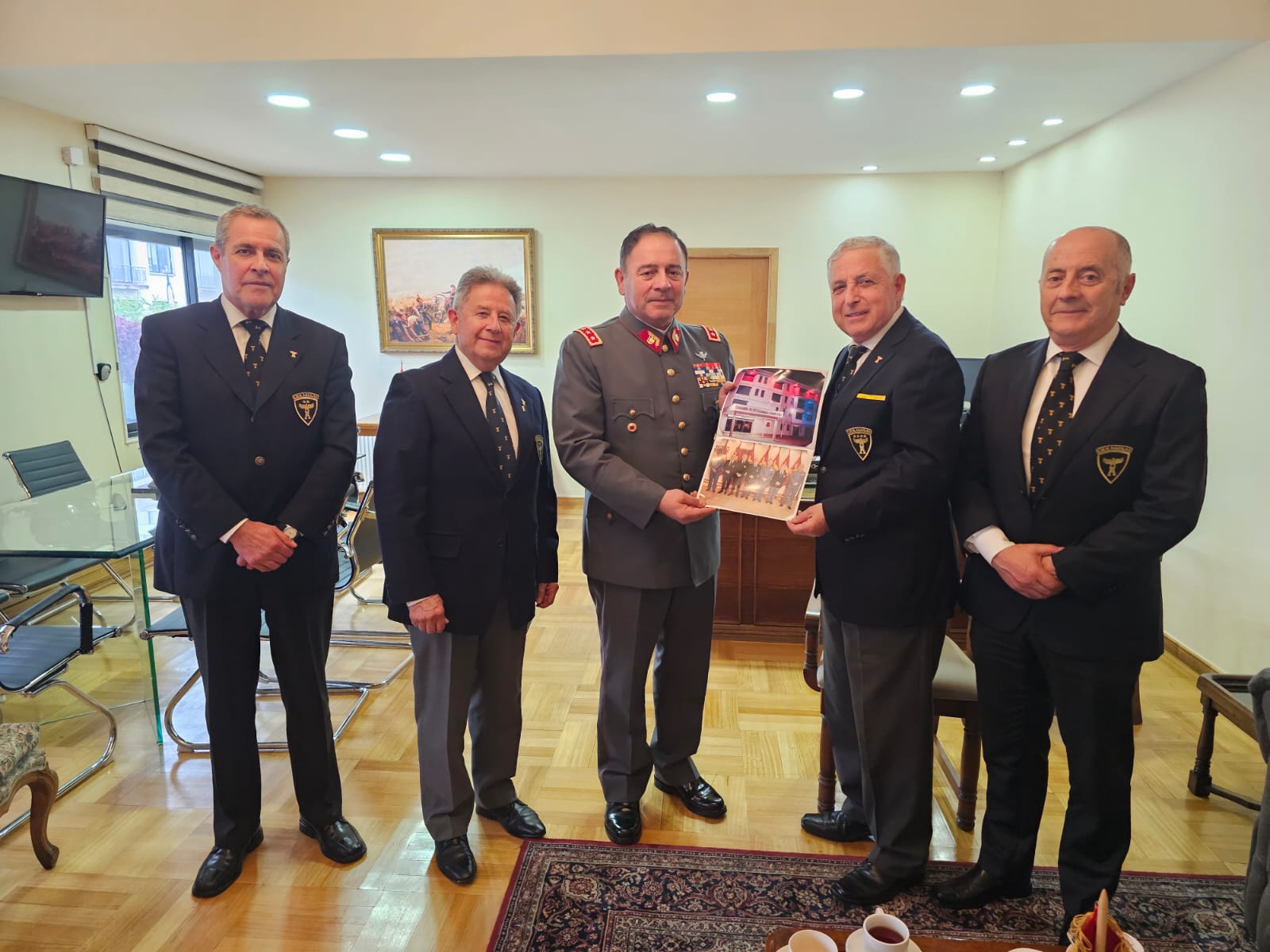 Saludos por Glorias del Ejército: Destacamento Concepción rinde honores