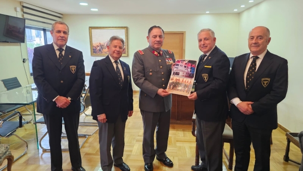 Saludos por Glorias del Ejército: Destacamento Concepción rinde honores